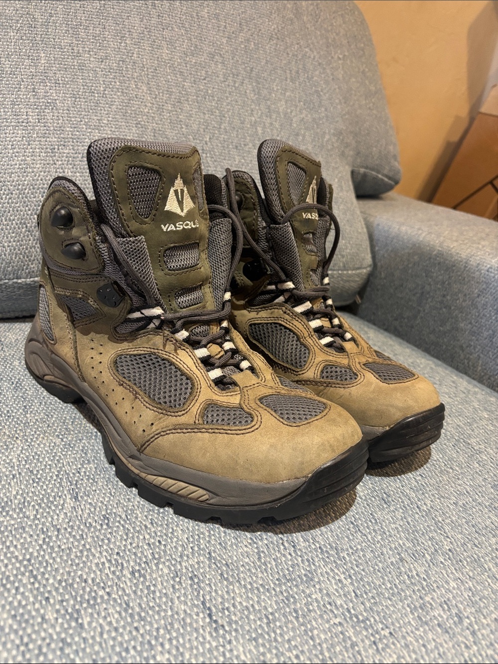 Vasque Vibram leather hiking boots! Men’s 9.5W